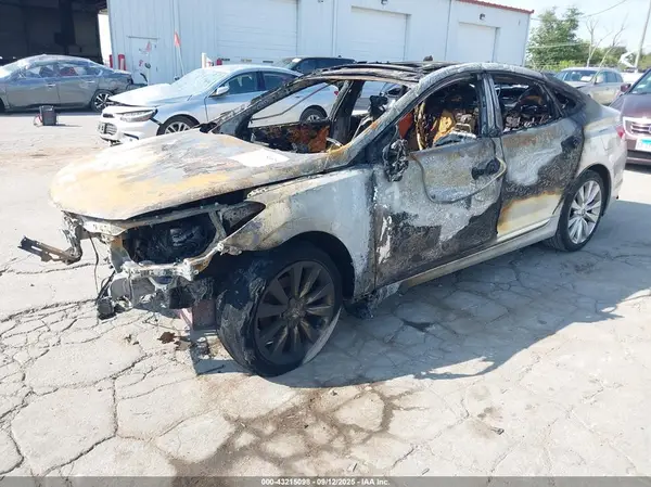 KMHFH4JG7GA527359 2016 HYUNDAI AZERA - Image 2