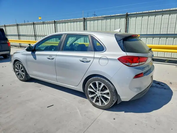 KMHH35LE0JU013142 2018 HYUNDAI ELANTRA - Image 2