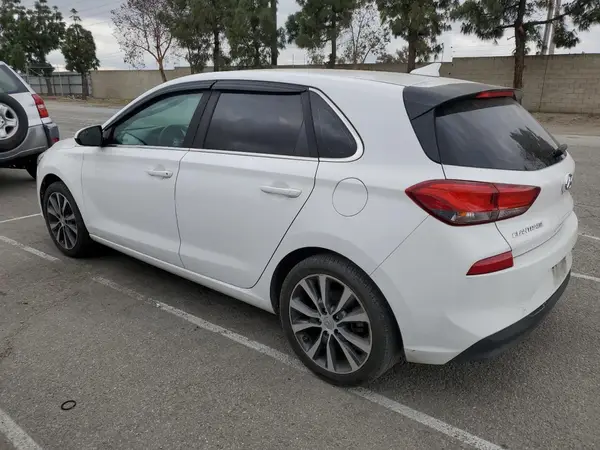 KMHH35LE0JU013299 2018 HYUNDAI ELANTRA - Image 2