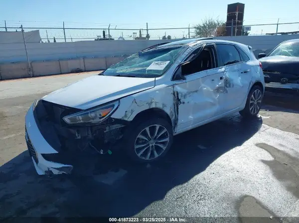 KMHH35LE2JU017127 2018 HYUNDAI ELANTRA - Image 2