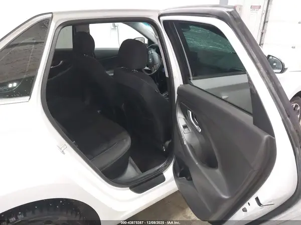 KMHH35LE3KU090945 2019 HYUNDAI ELANTRA - Image 8