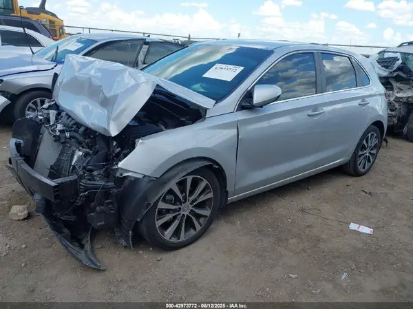 KMHH35LE3KU104438 2019 HYUNDAI ELANTRA - Image 2