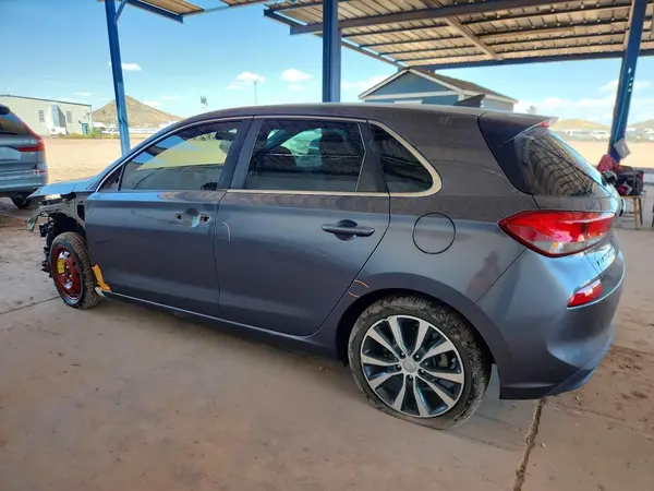 KMHH35LE4JU030977 2018 HYUNDAI ELANTRA - Image 2