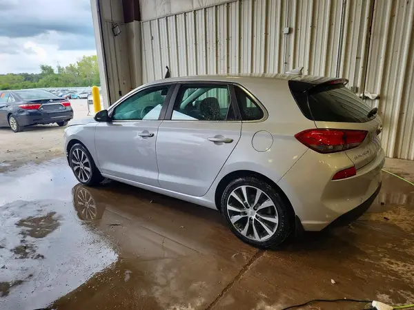 KMHH35LE5JU010317 2018 HYUNDAI ELANTRA - Image 2