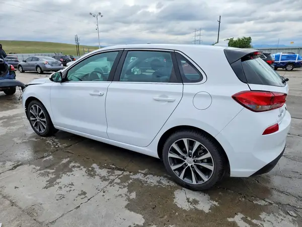 KMHH35LE5JU062501 2018 HYUNDAI ELANTRA - Image 2