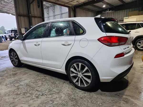 KMHH35LE6JU063687 2018 HYUNDAI ELANTRA - Image 2