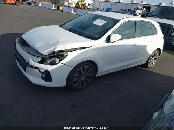 KMHH35LE7KU090303 2019 HYUNDAI ELANTRA - Image 2