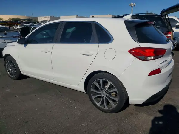 KMHH35LE8JU031663 2018 HYUNDAI ELANTRA - Image 2