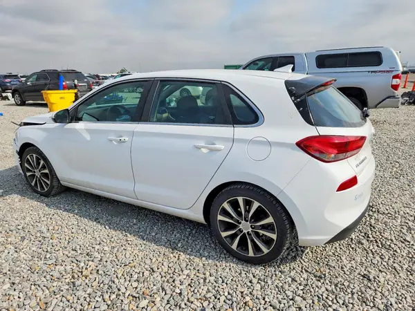 KMHH35LE8JU068373 2018 HYUNDAI ELANTRA - Image 2