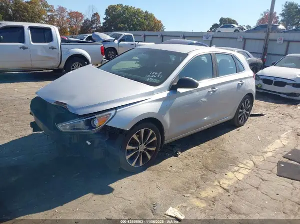 KMHH35LE8JU077865 2018 HYUNDAI ELANTRA - Image 2