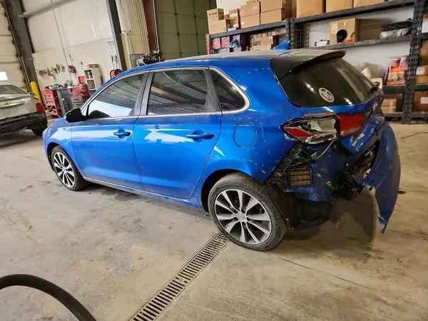 KMHH35LE9JU009851 2018 HYUNDAI ELANTRA - Image 2