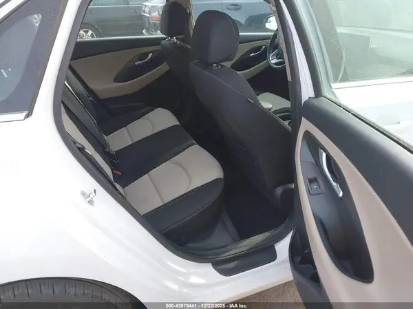 KMHH35LEXJU074109 2018 HYUNDAI ELANTRA - Image 8