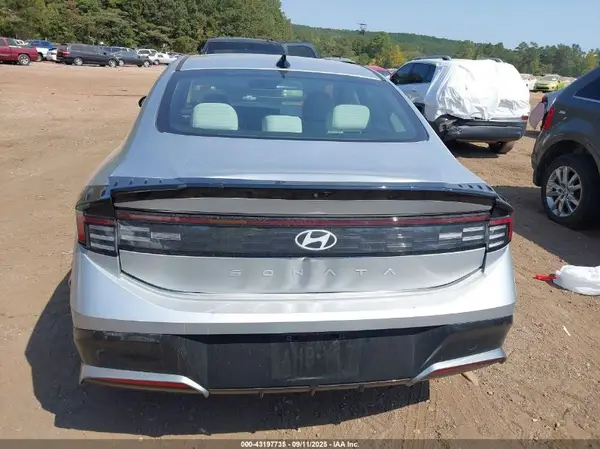 2024 HYUNDAI SONATA auction photo 6
