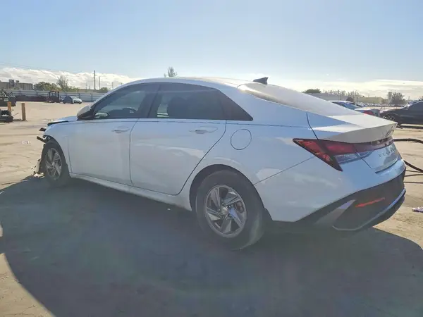 KMHLL4DG0RU661967 2024 HYUNDAI ELANTRA - Image 2