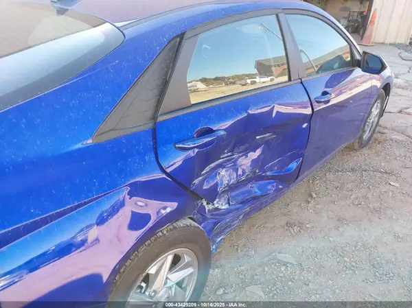 2024 HYUNDAI ELANTRA auction photo 6