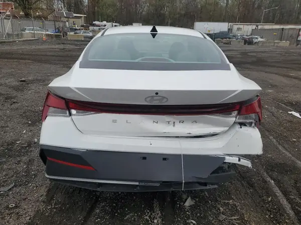 2025 HYUNDAI ELANTRA auction photo 6