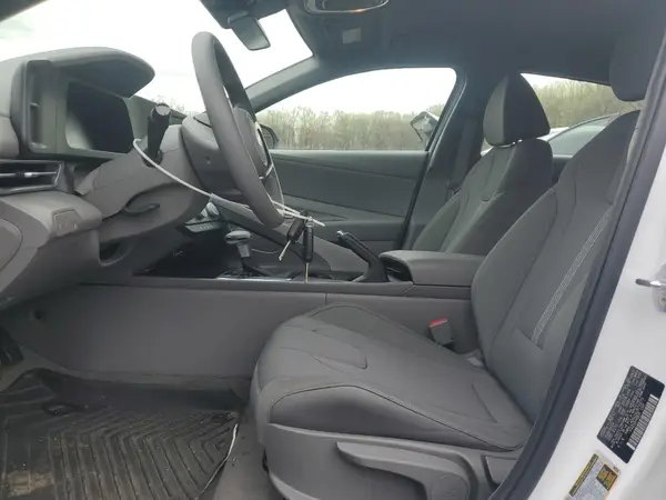 2025 HYUNDAI ELANTRA auction photo 7
