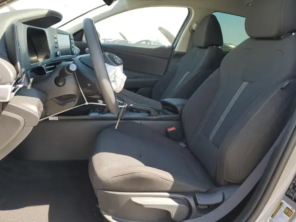 2025 HYUNDAI ELANTRA auction photo 7