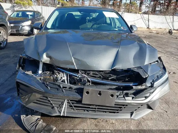 2024 HYUNDAI ELANTRA auction photo 6