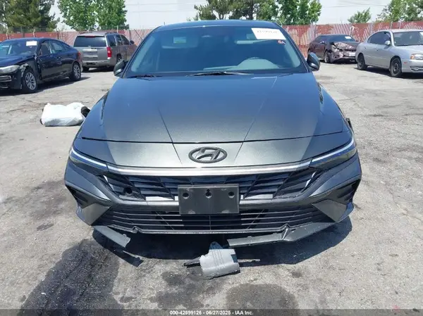2024 HYUNDAI ELANTRA auction photo 6