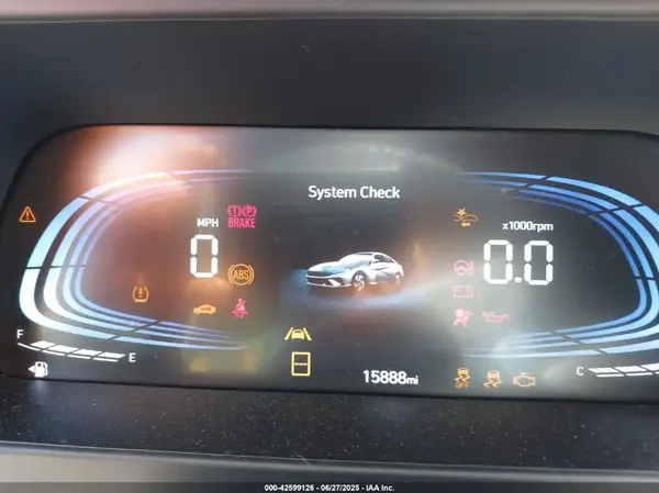 2024 HYUNDAI ELANTRA auction photo 7