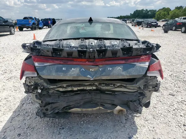 2024 HYUNDAI ELANTRA auction photo 6