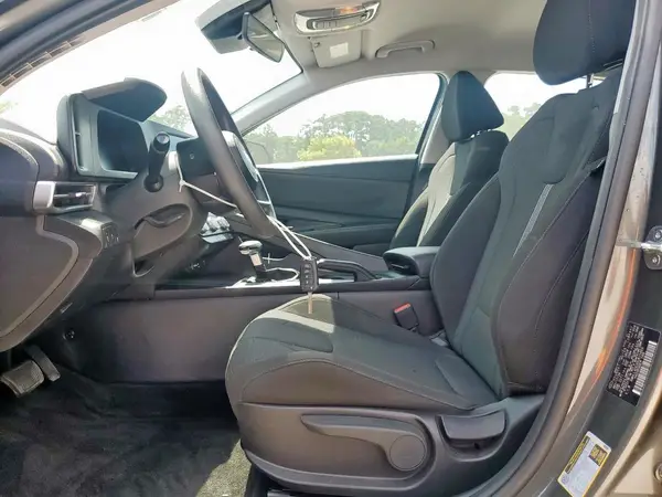 2024 HYUNDAI ELANTRA auction photo 7