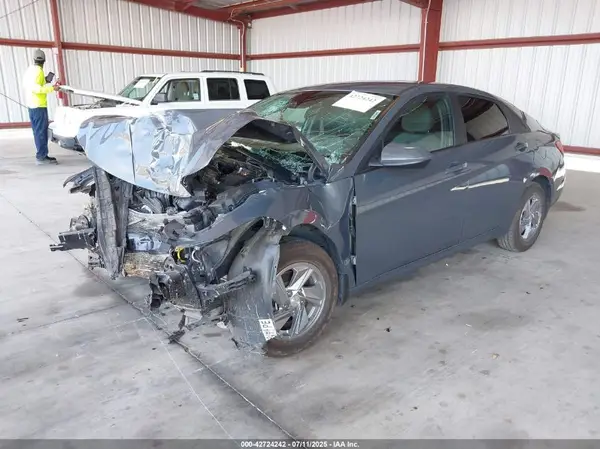 KMHLL4DGXRU817996 2024 HYUNDAI ELANTRA - Image 2