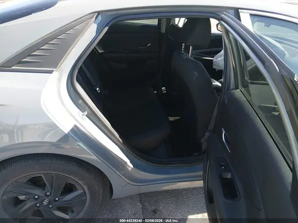 KMHLM4AG0MU066398 2021 HYUNDAI ELANTRA - Image 8