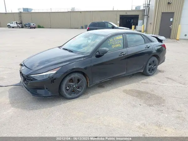 KMHLM4AG0NU215572 2022 HYUNDAI ELANTRA - Image 2