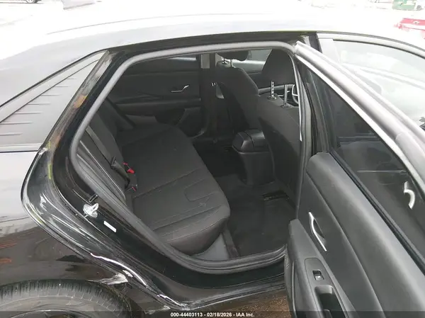 KMHLM4AG0NU260835 2022 HYUNDAI ELANTRA - Image 8