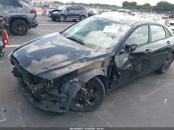 KMHLM4AG0NU310861 2022 HYUNDAI ELANTRA - Image 2