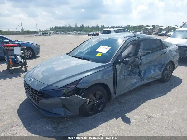 KMHLM4AG0NU311475 2022 HYUNDAI ELANTRA - Image 2