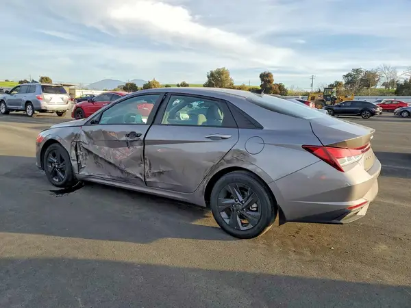 KMHLM4AG0NU321763 2022 HYUNDAI ELANTRA - Image 2