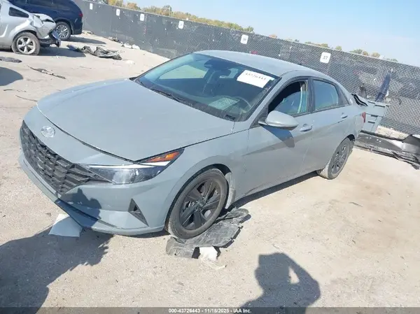 KMHLM4AG0NU334982 2022 HYUNDAI ELANTRA - Image 2
