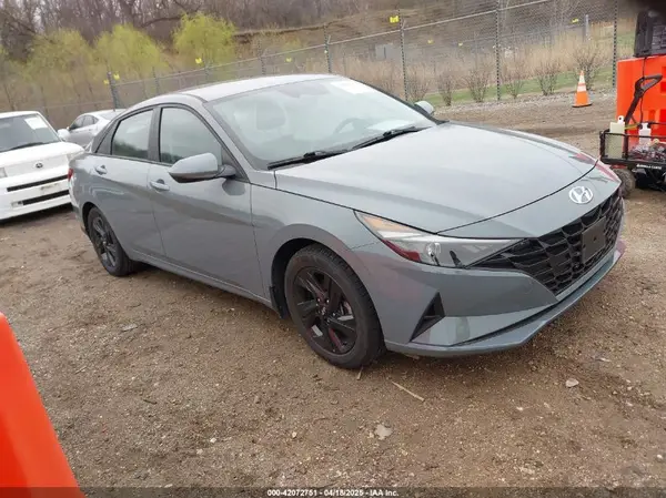 KMHLM4AG0NU343939 2022 HYUNDAI ELANTRA - Image 1
