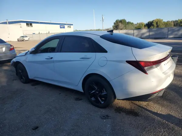 KMHLM4AG0NU345917 2022 HYUNDAI ELANTRA - Image 2