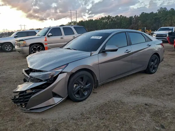 KMHLM4AG0NU353404 2022 HYUNDAI ELANTRA - Image 1