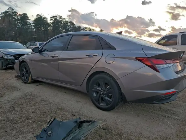 KMHLM4AG0NU353404 2022 HYUNDAI ELANTRA - Image 2