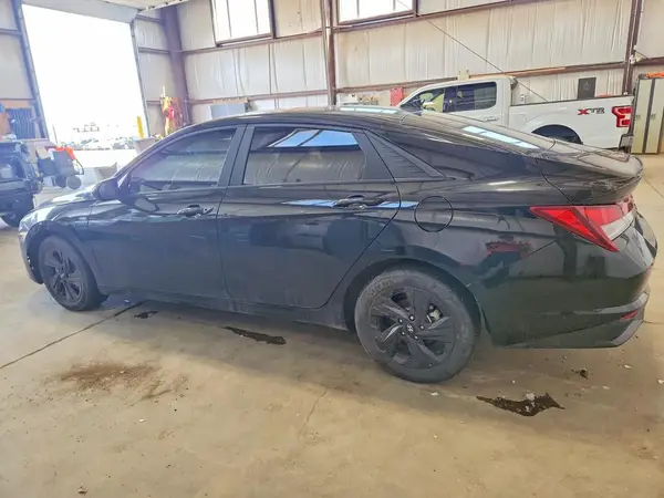 KMHLM4AG0NU358294 2022 HYUNDAI ELANTRA - Image 2