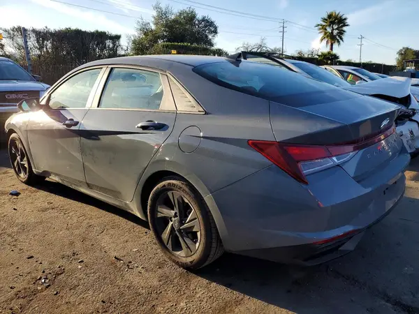 KMHLM4AG0NU360532 2022 HYUNDAI ELANTRA - Image 2