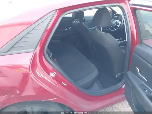 KMHLM4AG0NU362765 2022 HYUNDAI ELANTRA - Image 8