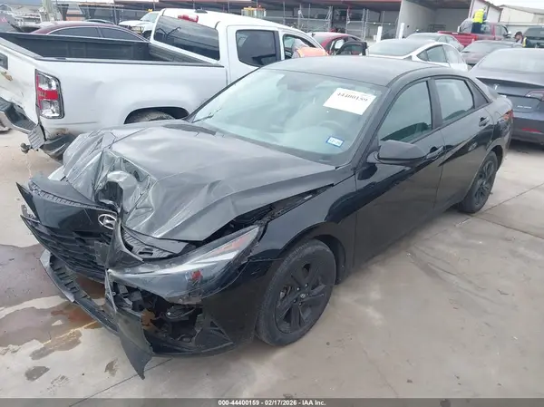 KMHLM4AG0PU447785 2023 HYUNDAI ELANTRA - Image 2