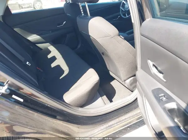 KMHLM4AG0PU459693 2023 HYUNDAI ELANTRA - Image 8