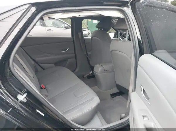 KMHLM4AG0PU552519 2023 HYUNDAI ELANTRA - Image 8
