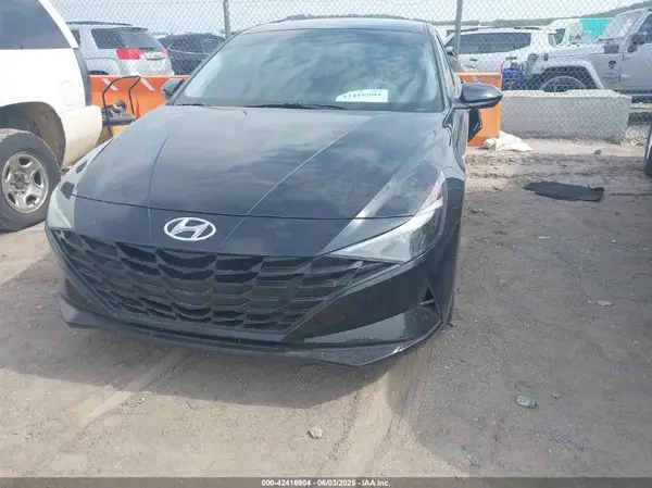 KMHLM4AG0PU563195 2023 HYUNDAI ELANTRA - Image 2