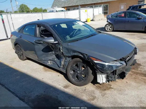 KMHLM4AG0PU563780 2023 HYUNDAI ELANTRA - Image 1