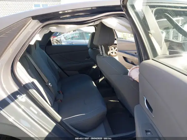KMHLM4AG0PU563780 2023 HYUNDAI ELANTRA - Image 8