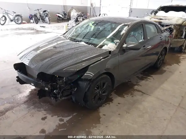 KMHLM4AG0PU581583 2023 HYUNDAI ELANTRA - Image 2