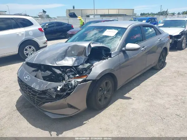 KMHLM4AG0PU627820 2023 HYUNDAI ELANTRA - Image 2